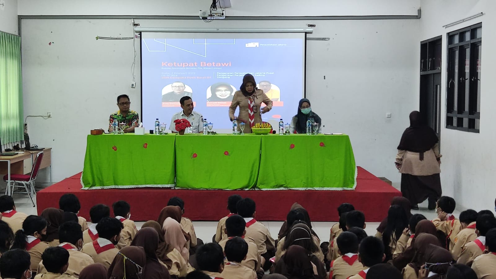 Ketupat Betawi: Ketemu Pemustaka Bareng Team Wisata Literasi Di SDN  Cempaka Putih Barat 07